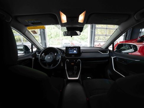 Used 2019 Toyota RAV4 LE w/ Carpet Mat Package AWD/4WD image 19