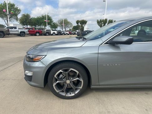 Used 2024 Chevrolet Malibu LT image 2