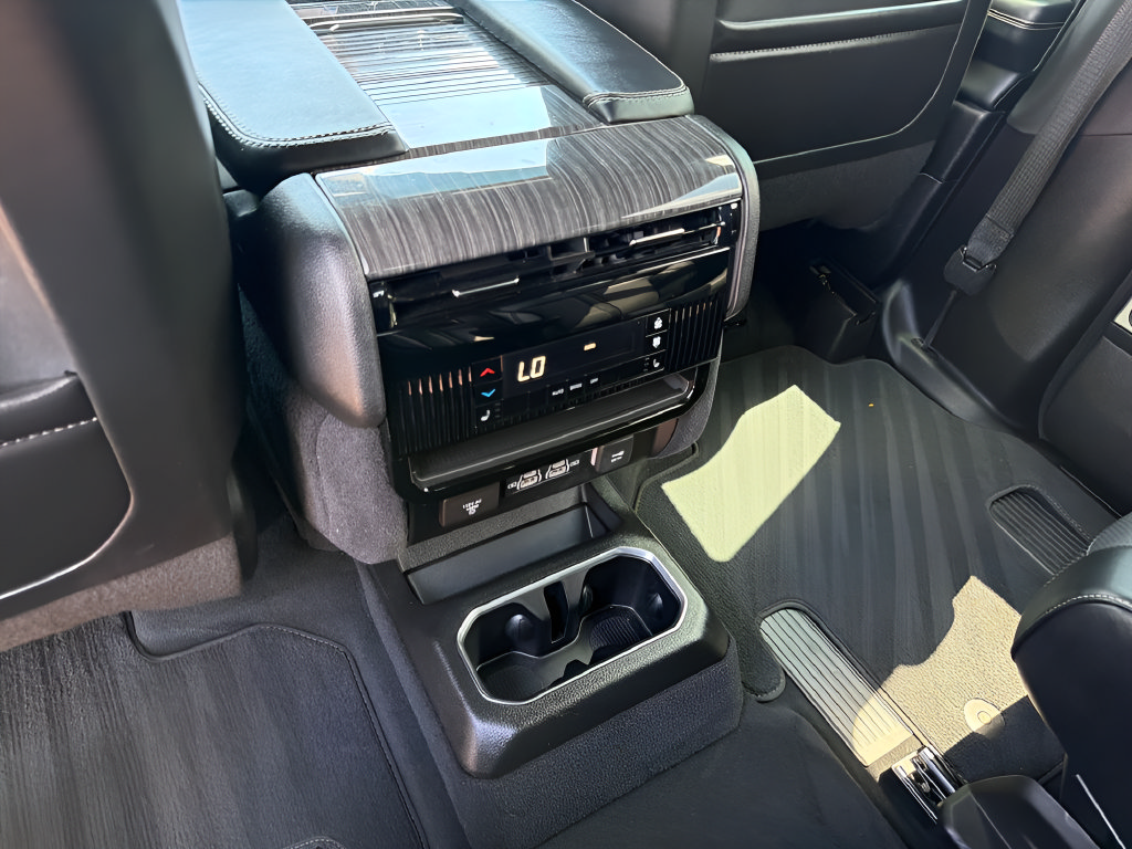 Used 2022 Jeep Wagoneer Series III w/ Flexible Seating Group AWD/4WD image 35