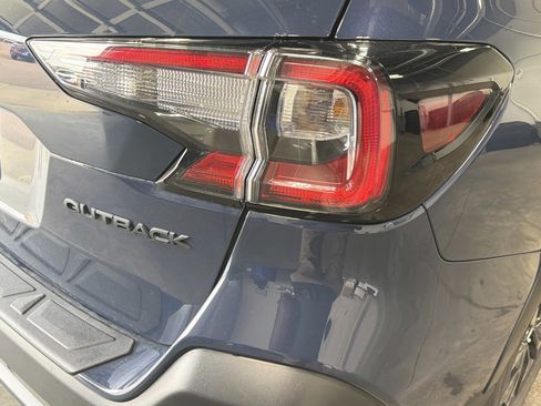 Certified 2025 Subaru Outback Onyx Edition AWD/4WD image 12