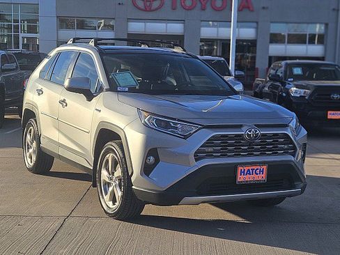 Used 2020 Toyota RAV4 Limited image 1