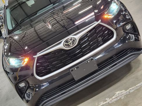 Used 2022 Toyota Highlander XLE image 19
