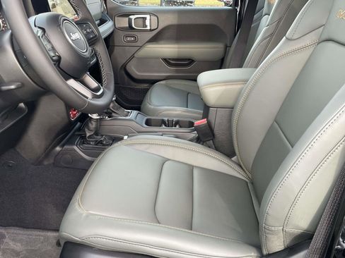 New 2025 Jeep Gladiator Mojave w/ Convenience Group image 9