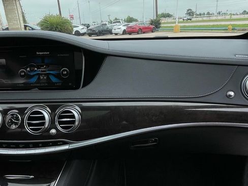 Used 2015 Mercedes-Benz S 550 Sedan image 34