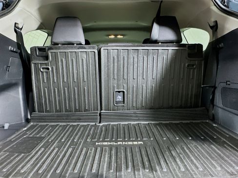 Used 2023 Toyota Highlander LE image 29