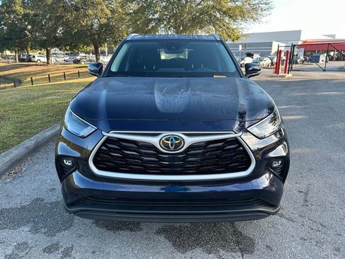 Certified 2025 Toyota Highlander XLE image 8