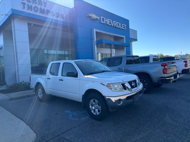 Used 2010 Nissan Frontier SE w/ Moonroof Pkg RWD image 3