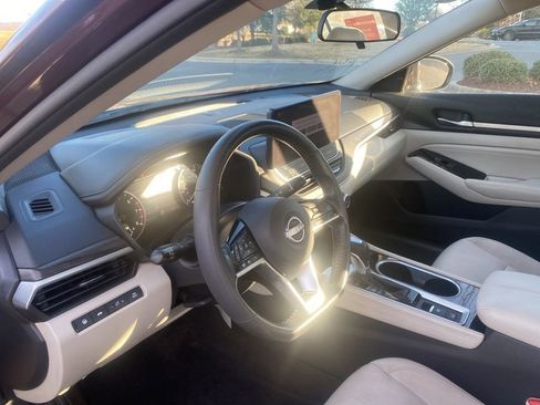 Used 2023 Nissan Altima 2.5 SV w/ SV Premium Package image 14