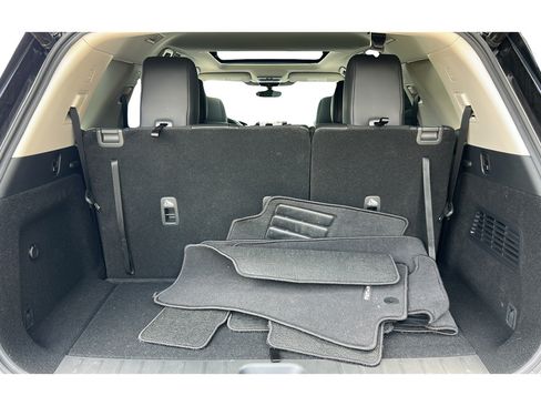 Used 2025 Nissan Pathfinder SL w/ SL Premium Package FWD image 9