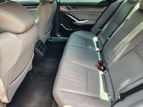 Used 2018 Honda Accord Touring image 30