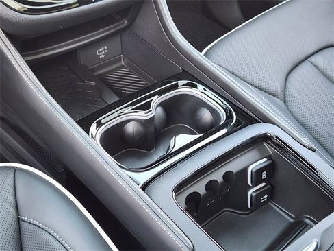 New 2026 Chrysler Pacifica Limited image 16