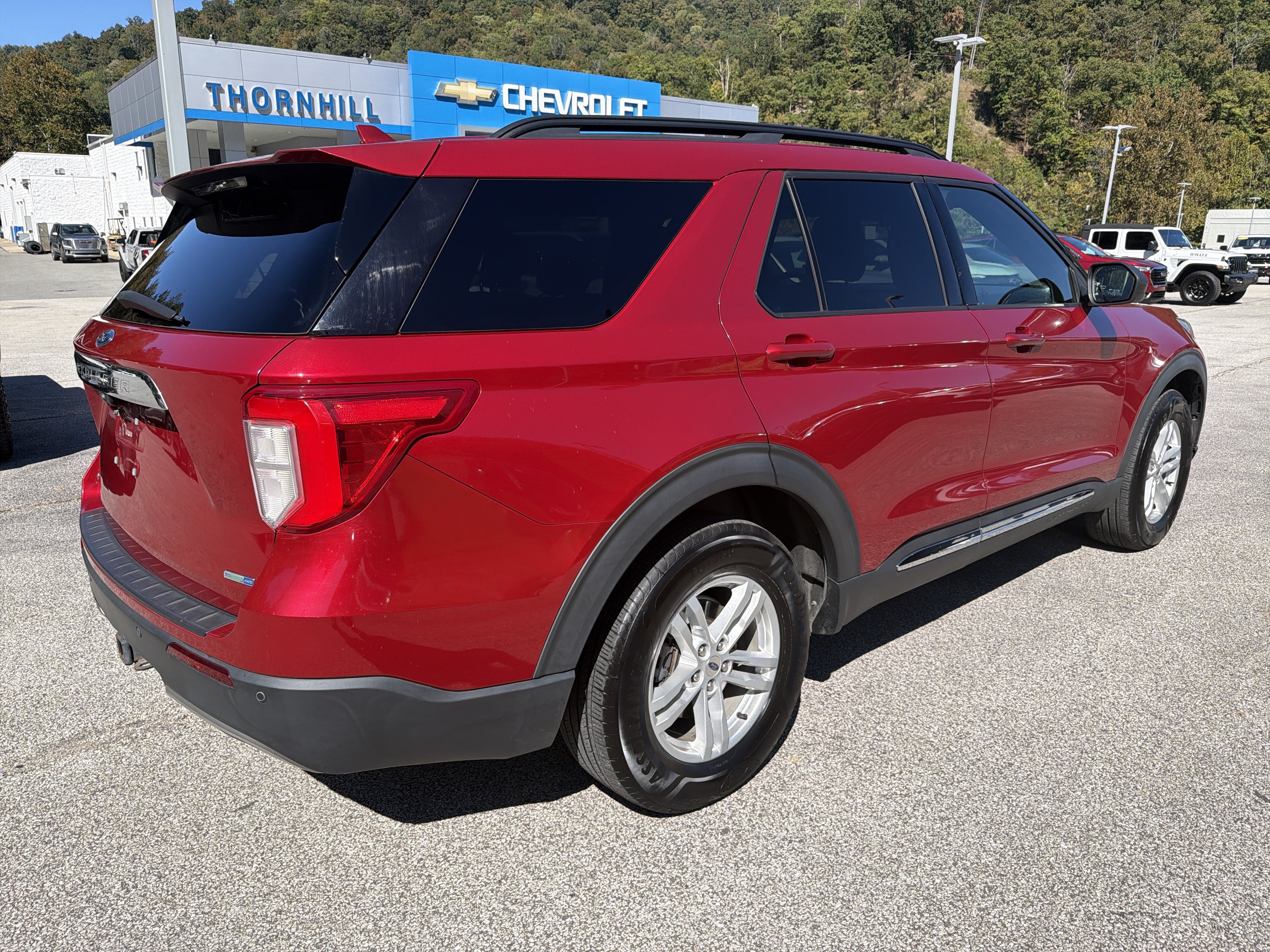 Used 2020 Ford Explorer XLT w/ Equipment Group 202A AWD/4WD image 8