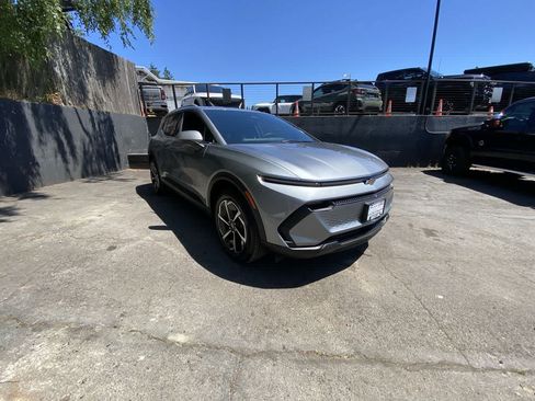 Used 2026 Chevrolet Equinox EV LT FWD image 8