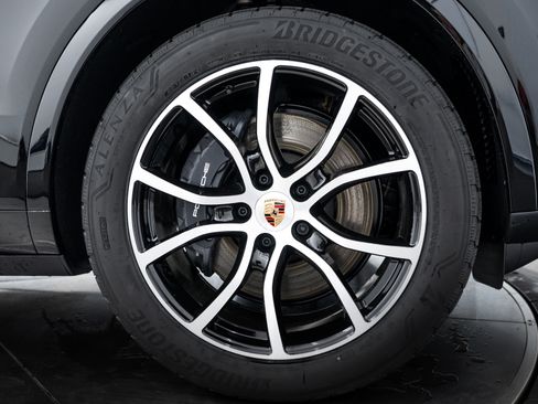 Certified 2026 Porsche Cayenne image 11