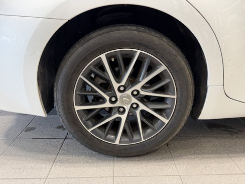 Used 2016 Lexus ES 350 w/ Luxury Package w/Wood Trim FWD image 10