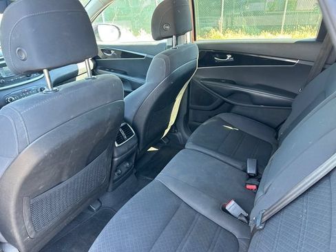 Used 2017 Kia Sorento FWD image 27