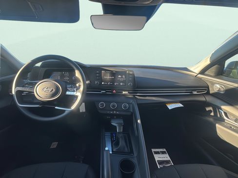 New 2026 Hyundai Elantra SE image 9