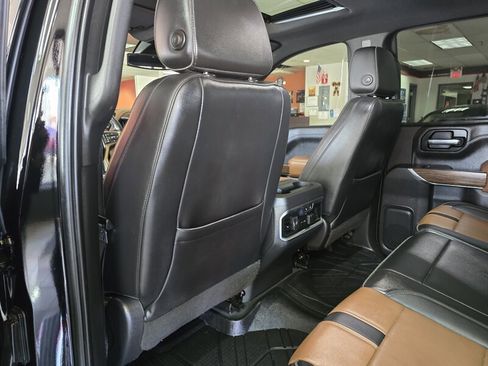 Used 2021 Chevrolet Silverado 1500 High Country image 12
