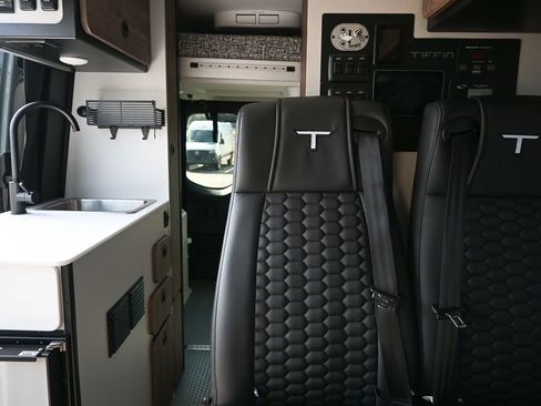 Used 2023 Mercedes-Benz Sprinter 2500 image 22