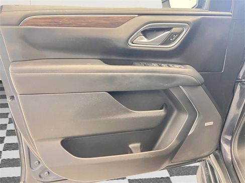 Used 2022 Chevrolet Tahoe LT w/ LT Signature Package image 18