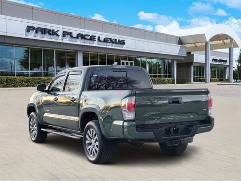 Used 2022 Toyota Tacoma TRD Sport image 4