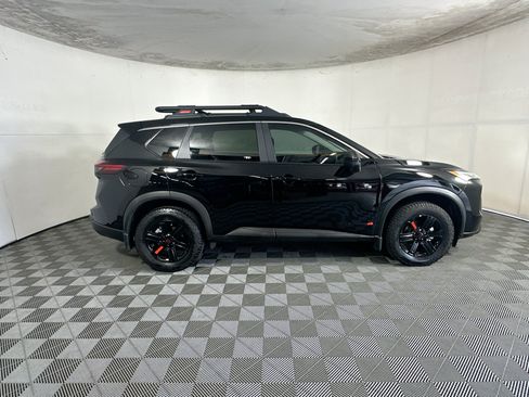 Used 2026 Nissan Rogue SV AWD/4WD image 2