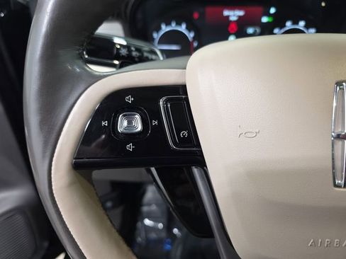 Used 2020 Lincoln Corsair AWD w/ Premium Package image 14