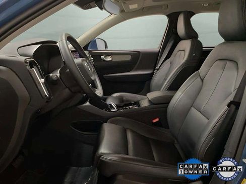 Used 2025 Volvo XC40 B5 Plus image 18
