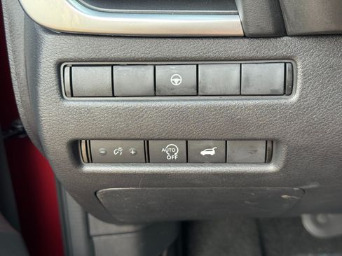Used 2024 Nissan Rogue SV w/ SV Premium Package FWD image 17