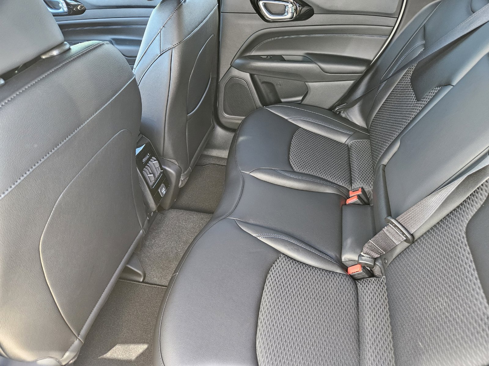 New 2026 Jeep Compass Latitude AWD/4WD image 27