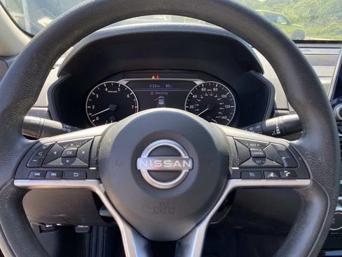 Used 2024 Nissan Altima 2.5 SV FWD image 14