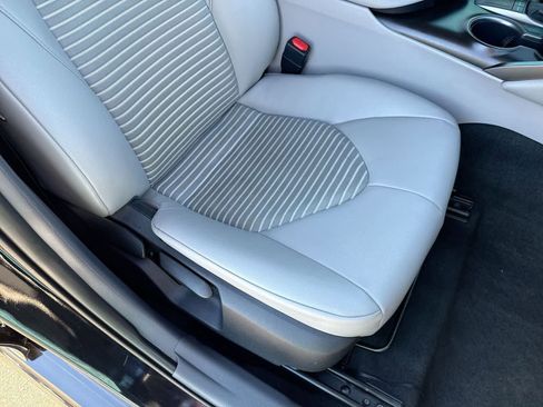 Used 2022 Toyota Camry SE image 12