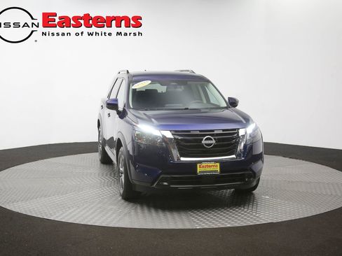 Used 2025 Nissan Pathfinder SV FWD image 50