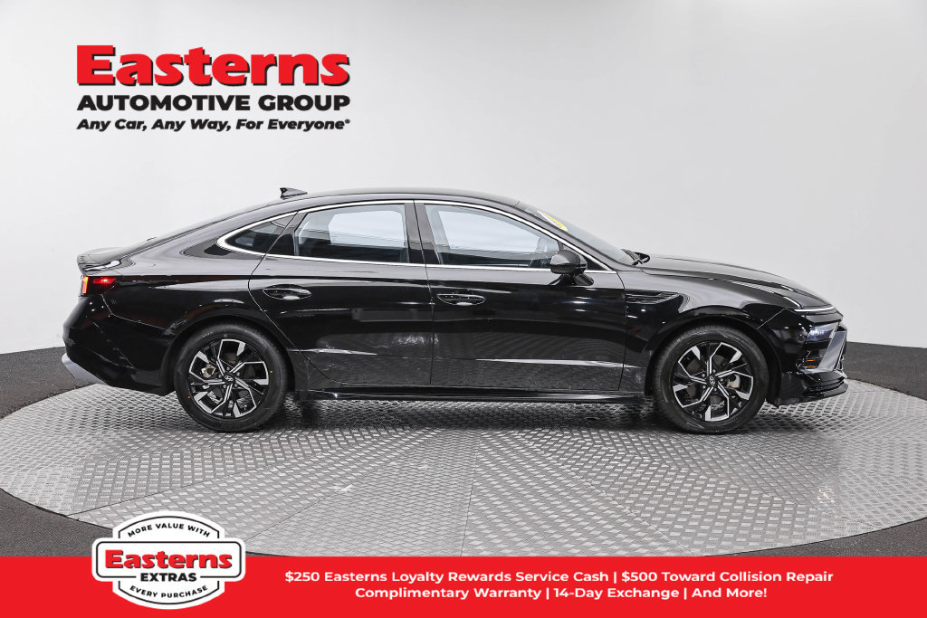 Used 2025 Hyundai Sonata SEL FWD image 5