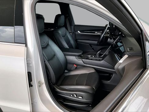 Used 2021 Cadillac XT6 Premium Luxury FWD image 8