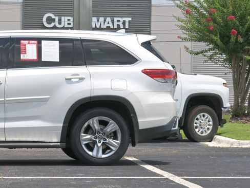 Used 2017 Toyota Highlander Limited AWD/4WD image 6
