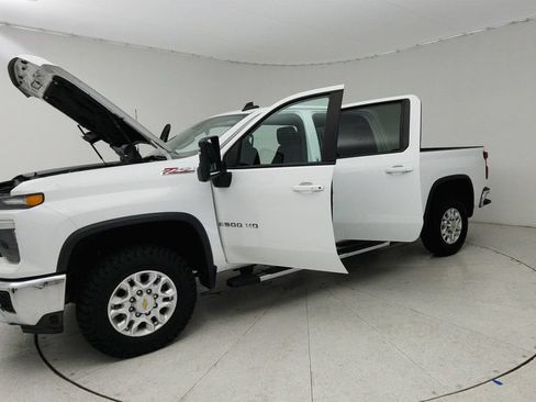 Certified 2024 Chevrolet Silverado 2500 LT AWD/4WD image 10