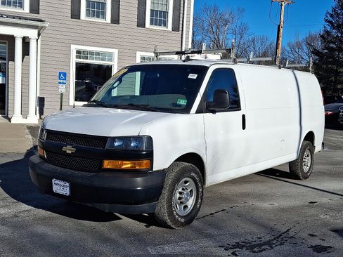Used 2018 Chevrolet Express 2500 Extended image 1