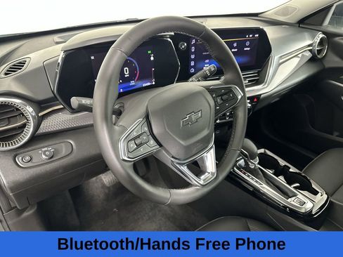 Used 2025 Chevrolet Trax ACTIV w/ Sunroof Package FWD image 12