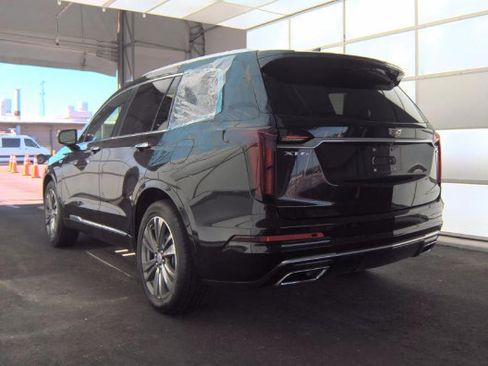 Used 2021 Cadillac XT6 Premium Luxury FWD image 8
