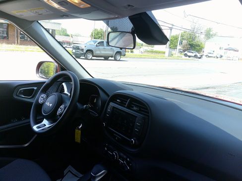 Used 2023 Kia Soul LX FWD image 21