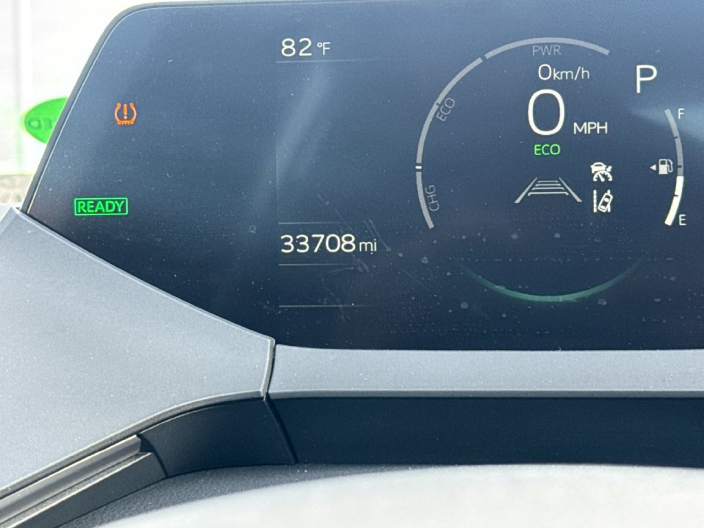 Certified 2025 Toyota Prius LE FWD image 30