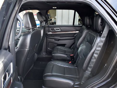 Used 2019 Ford Explorer Platinum image 7