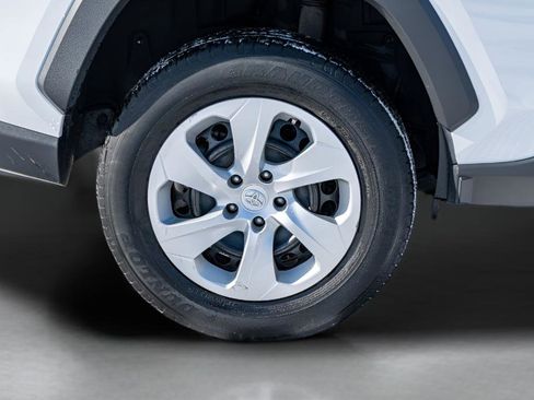 Used 2024 Toyota RAV4 LE AWD/4WD image 10