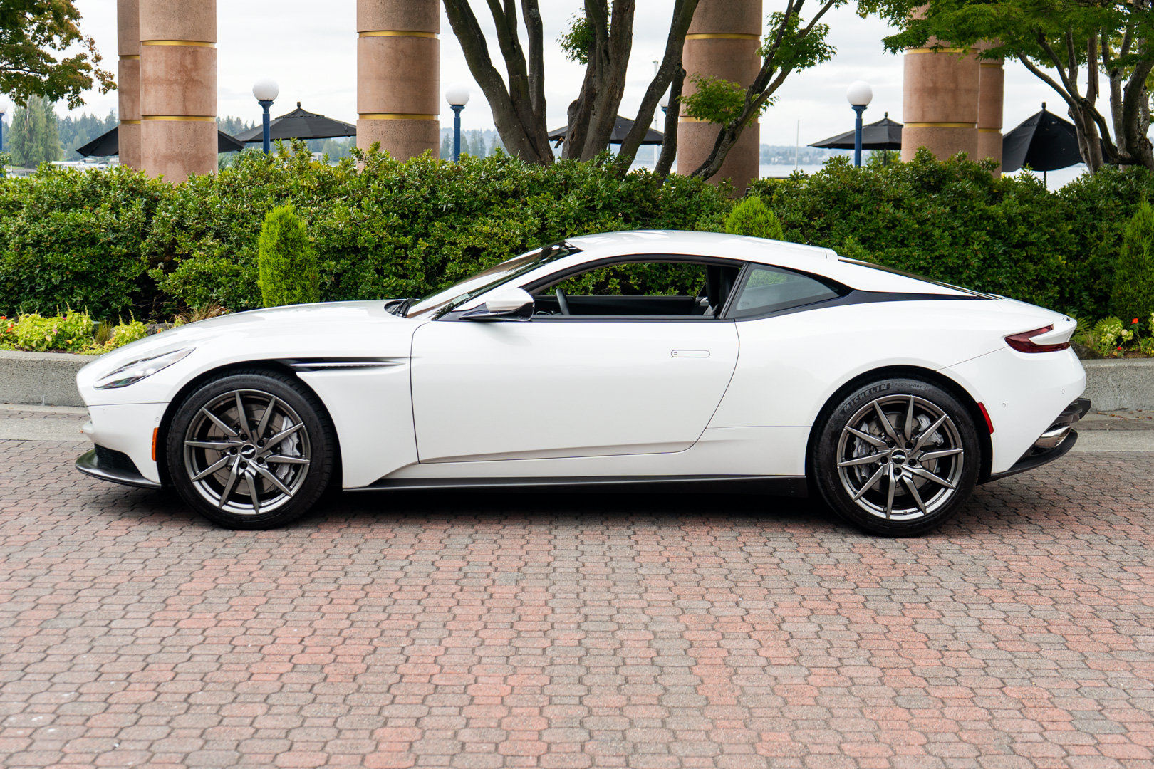 Used 2019 Aston Martin DB11 Coupe RWD image 51
