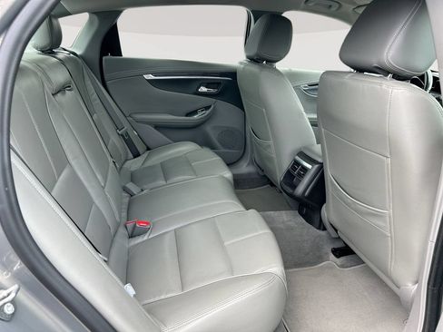 Used 2017 Chevrolet Impala LT w/ Convenience Package FWD image 23