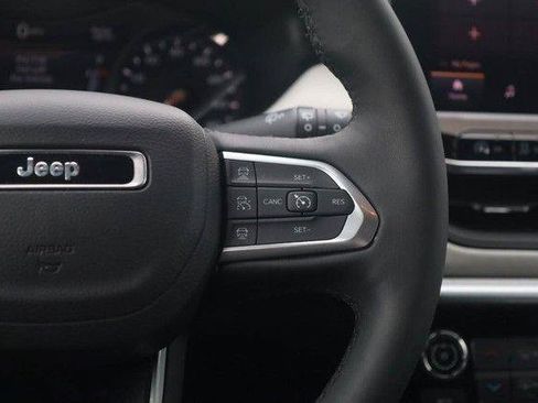 Used 2025 Jeep Compass Limited AWD/4WD image 9