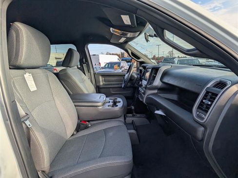 Used 2024 RAM 3500 Tradesman w/ Chrome Appearance Group image 11