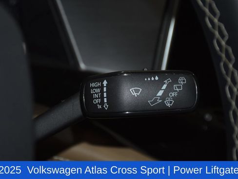 Used 2025 Volkswagen Atlas Cross Sport SE FWD image 12
