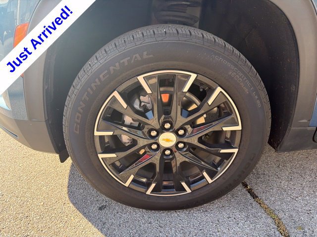 Used 2025 Chevrolet Traverse LT w/ Sun and Wheel Package FWD image 11